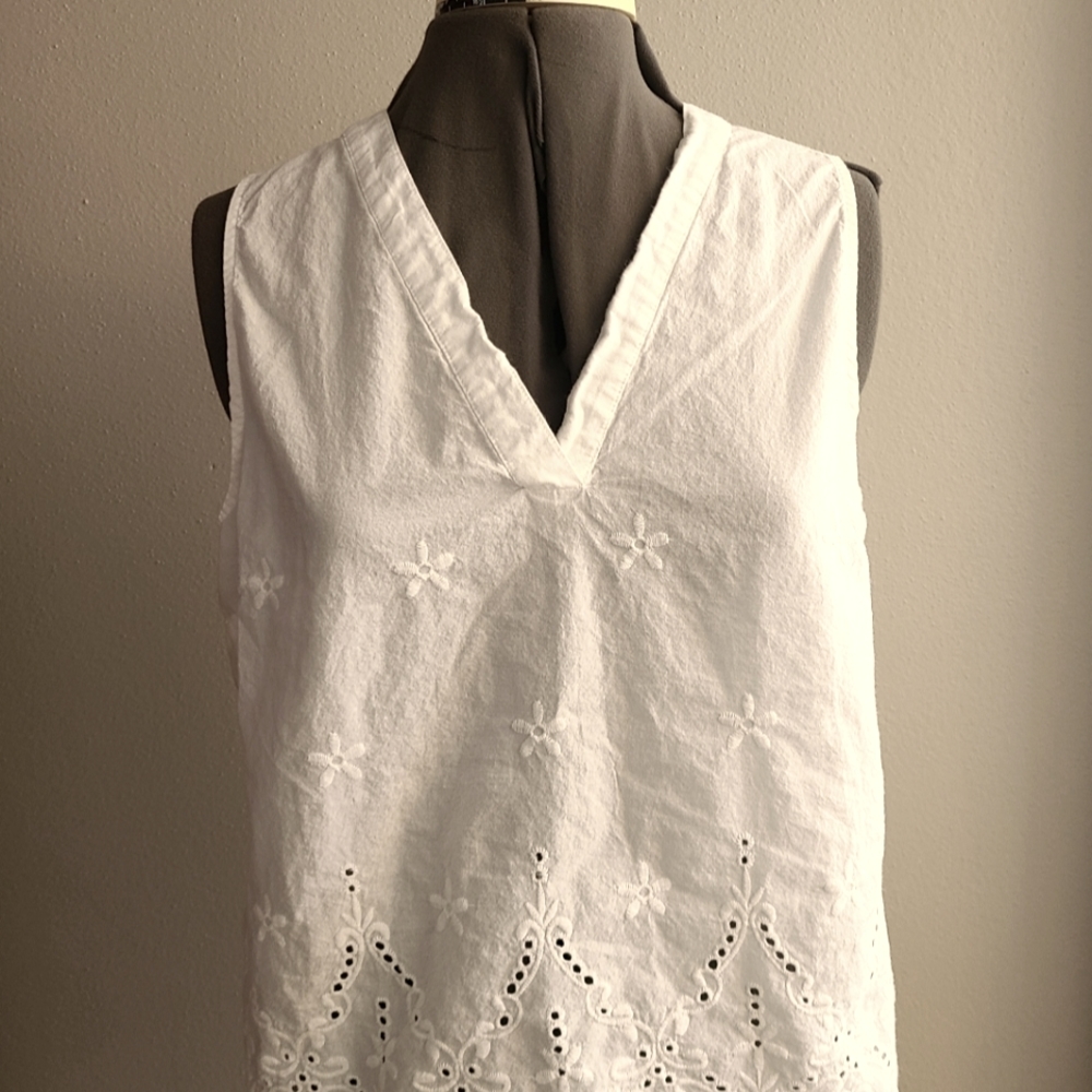 A new day White Woven Sleeveless Embroidered Top Blouse Size Large